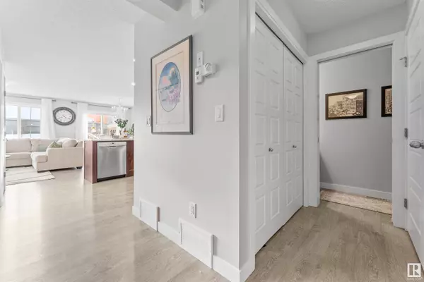 20939 95 AV NW, Edmonton, AB T5T 7J6