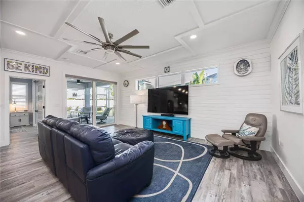 432 W GATE DR, Venice, FL 34285