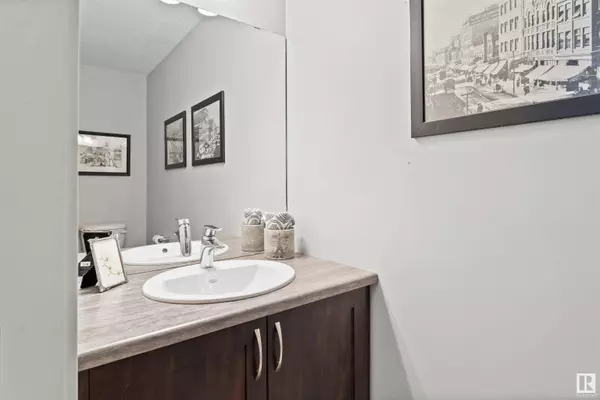 20939 95 AV NW, Edmonton, AB T5T 7J6