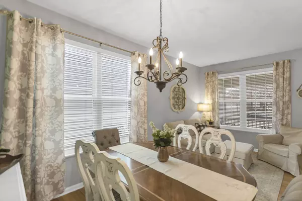 250 JOHN M BOOR DR, Gilberts, IL 60136