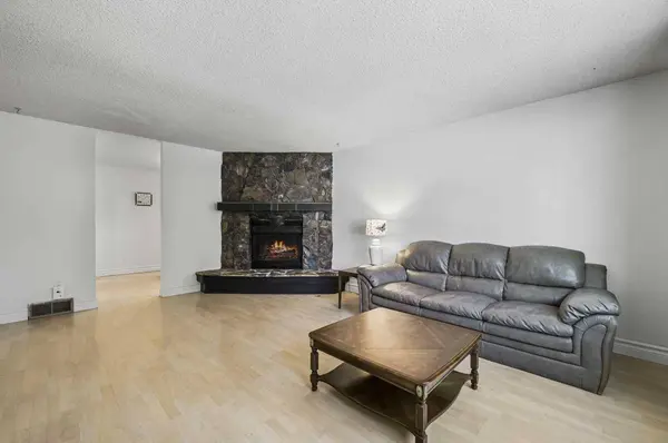 4536 Vegas RD NW, Calgary, AB T3A 0N1