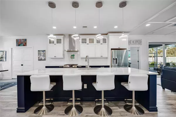 432 W GATE DR, Venice, FL 34285