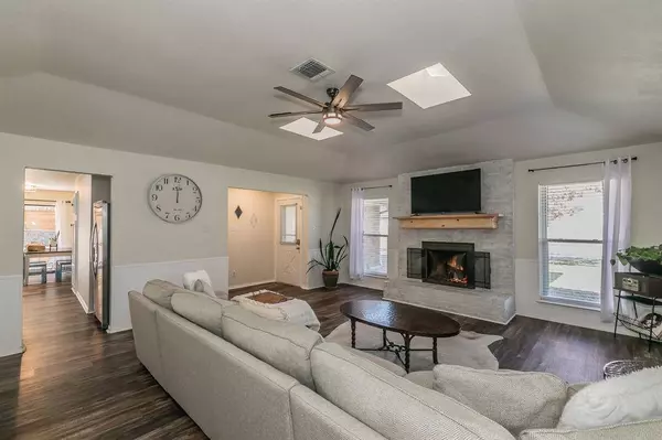 2960 Woodbridge Drive, Bedford, TX 76021