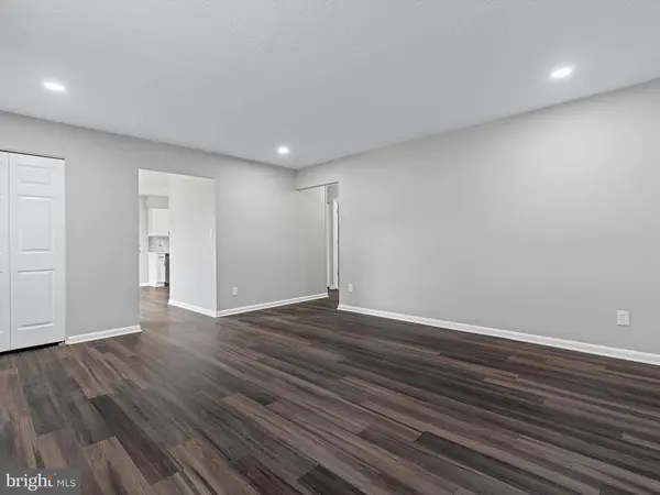 1095 WOODLAWN AVE, Pasadena, MD 21122