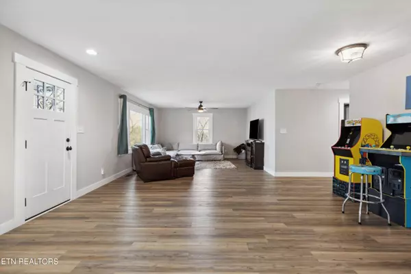 414 3Rd Ave, Lenoir City, TN 37771