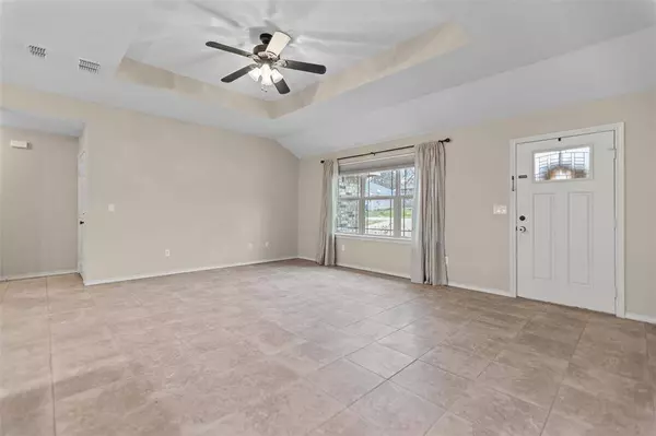 402 Mission Crest Circle, Lindale, TX 75771