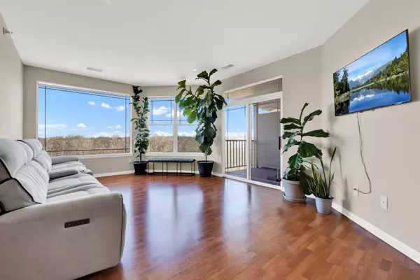 6995 S Riverwood Blvd Unit S-303, Franklin, WI 53132