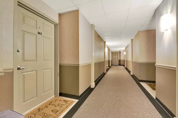 6995 S Riverwood Blvd Unit S-303, Franklin, WI 53132