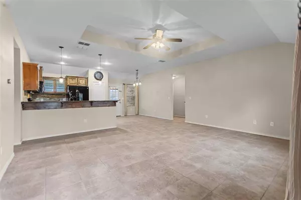 402 Mission Crest Circle, Lindale, TX 75771