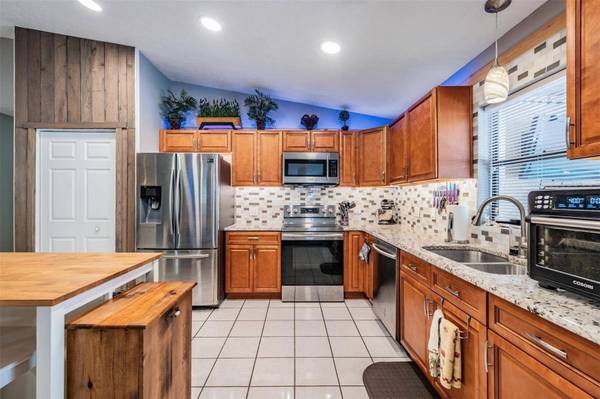 868 TIMBER POND DR, Brandon, FL 33510