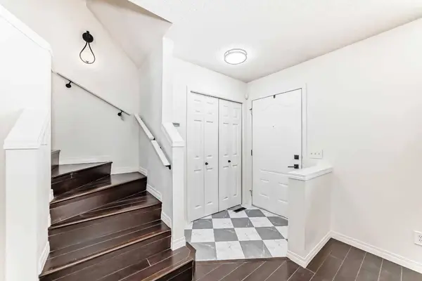 3042 New Brighton GDNS SE, Calgary, AB T2Z 0A5