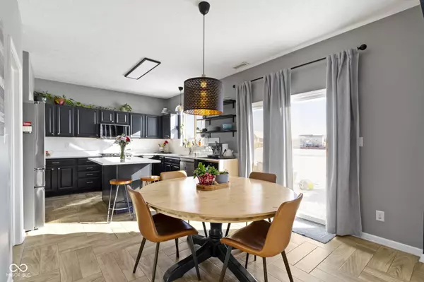 12773 Broncos DR, Fishers, IN 46037