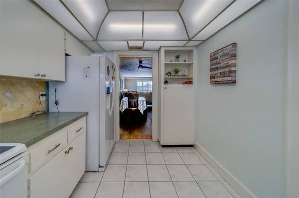 131 BLUFF VIEW DR #208, Belleair Bluffs, FL 33770