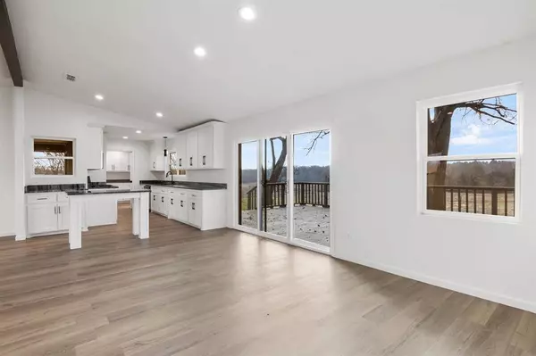 10 County Road 3357, Omaha, TX 75571