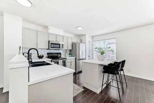 3042 New Brighton GDNS SE, Calgary, AB T2Z 0A5