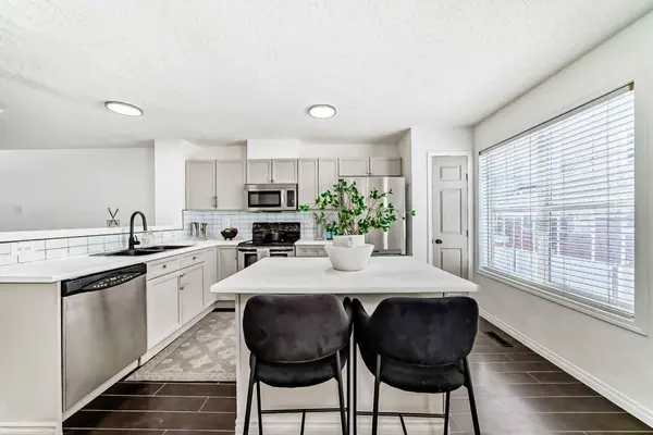 3042 New Brighton GDNS SE, Calgary, AB T2Z 0A5