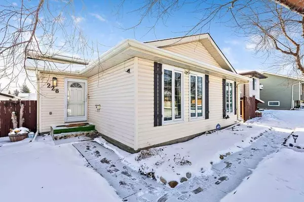 228 Faldale Close NE, Calgary, AB T3J 1V9