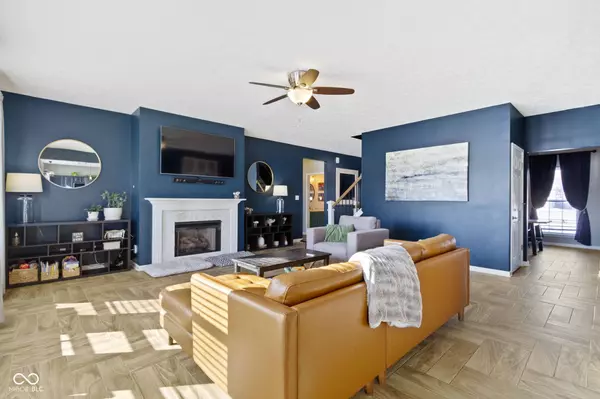 12773 Broncos DR, Fishers, IN 46037