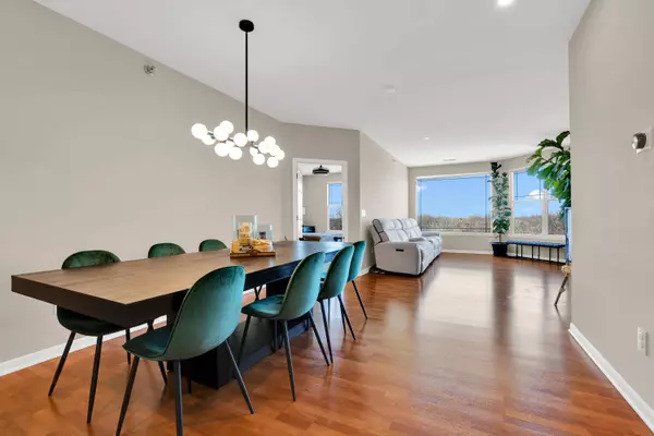 6995 S Riverwood Blvd Unit S-303, Franklin, WI 53132