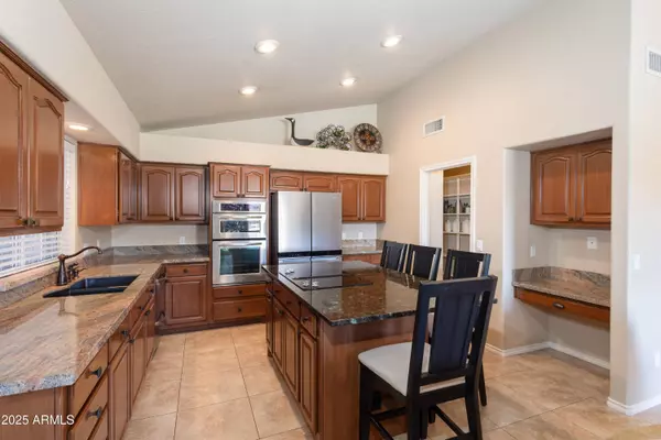 1363 E AMBERWOOD Drive, Phoenix, AZ 85048