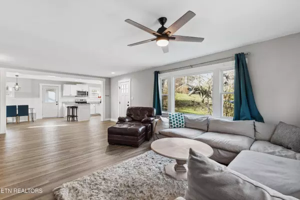 414 3Rd Ave, Lenoir City, TN 37771