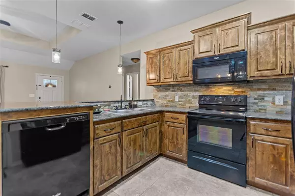 402 Mission Crest Circle, Lindale, TX 75771