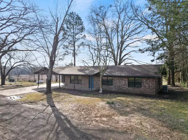 10 County Road 3357, Omaha, TX 75571