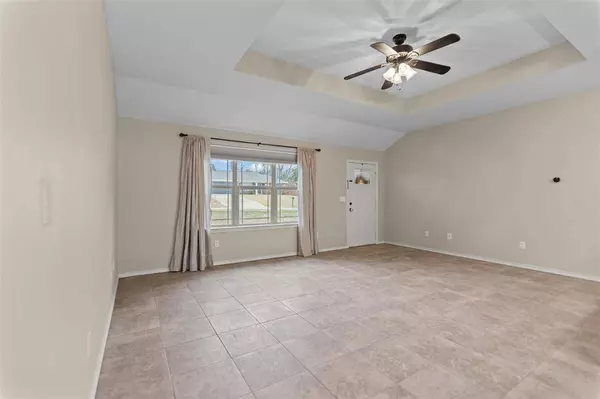 402 Mission Crest Circle, Lindale, TX 75771