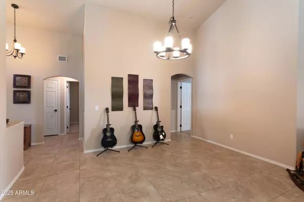 1363 E AMBERWOOD Drive, Phoenix, AZ 85048