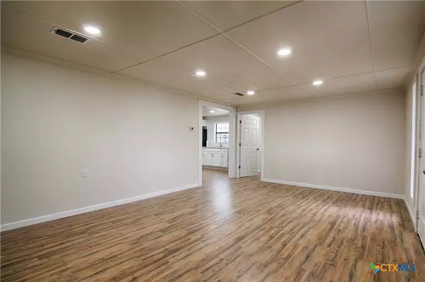 1473 Fm 530, Hallettsville, TX 77964