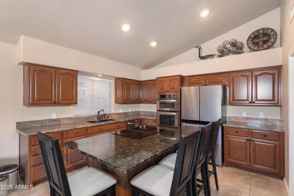 1363 E AMBERWOOD Drive, Phoenix, AZ 85048