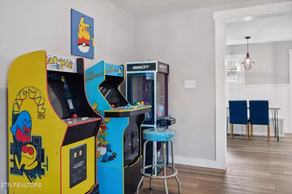 414 3Rd Ave, Lenoir City, TN 37771