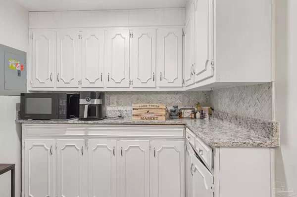 710 W Pinestead Rd, Pensacola, FL 32505