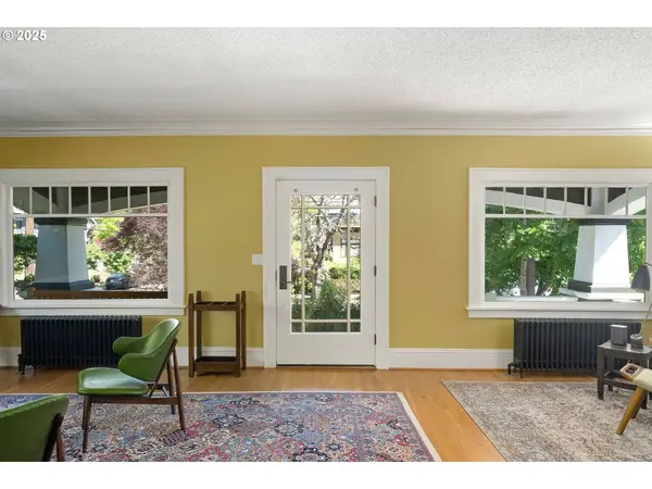 4104 SE PINE ST, Portland, OR 97214