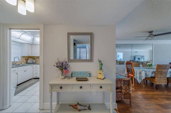 131 BLUFF VIEW DR #208, Belleair Bluffs, FL 33770