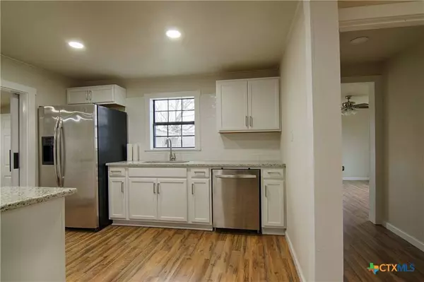 1473 Fm 530, Hallettsville, TX 77964