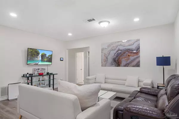 710 W Pinestead Rd, Pensacola, FL 32505