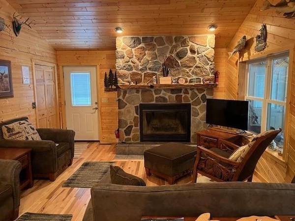 330 SWAN DR, Watersmeet, MI 49969