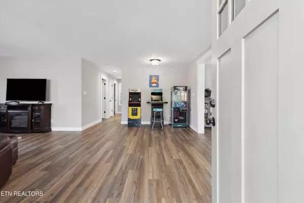 414 3Rd Ave, Lenoir City, TN 37771