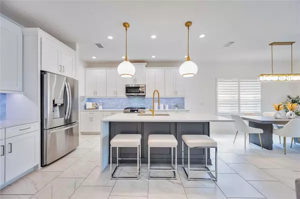 10180 CANAVERAL CIR, Sarasota, FL 34241