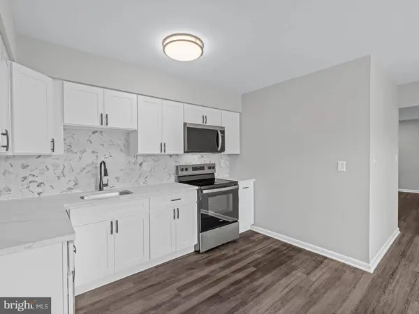 1095 WOODLAWN AVE, Pasadena, MD 21122