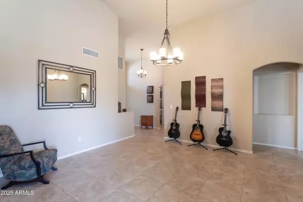 1363 E AMBERWOOD Drive, Phoenix, AZ 85048