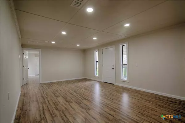 1473 Fm 530, Hallettsville, TX 77964