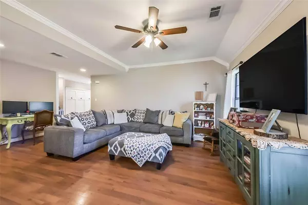 4311 Avenue J, Santa Fe, TX 77510