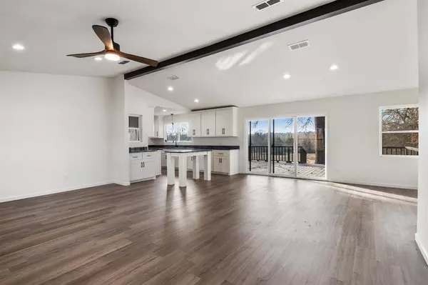 10 County Road 3357, Omaha, TX 75571