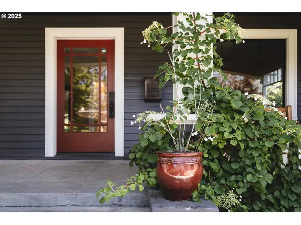 4104 SE PINE ST, Portland, OR 97214