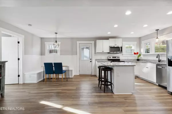 414 3Rd Ave, Lenoir City, TN 37771