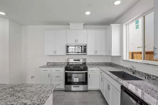 637 Stone Crest AVE, Madera, CA 93636