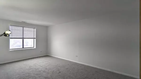 1717 W Crystal Lane #503, Mount Prospect, IL 60056