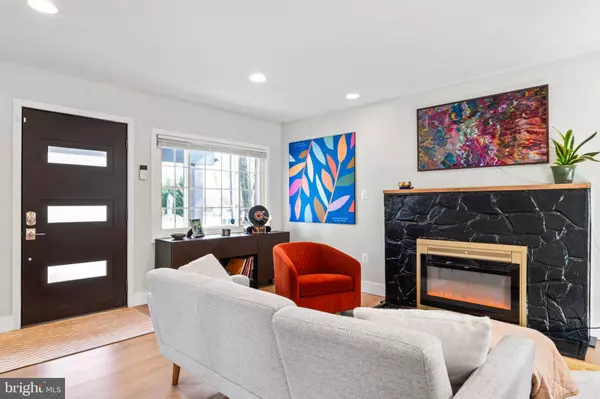 2417 ROSS ST, Alexandria, VA 22306